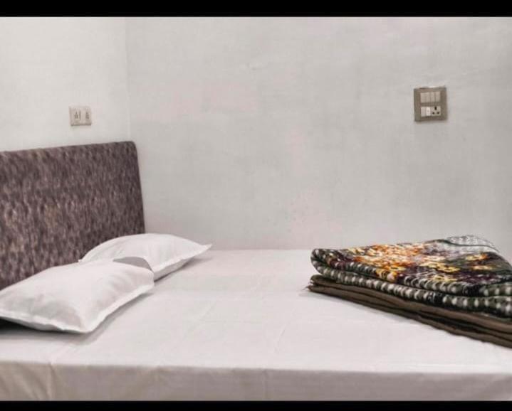 Mangalam Gold Guest House Варанаси Экстерьер фото